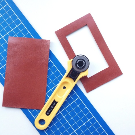 Cut out two rectangles of leather with a sharp blade